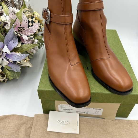 Men’s Gucci, leather ankle boots size 9, made in Italy main image 4
